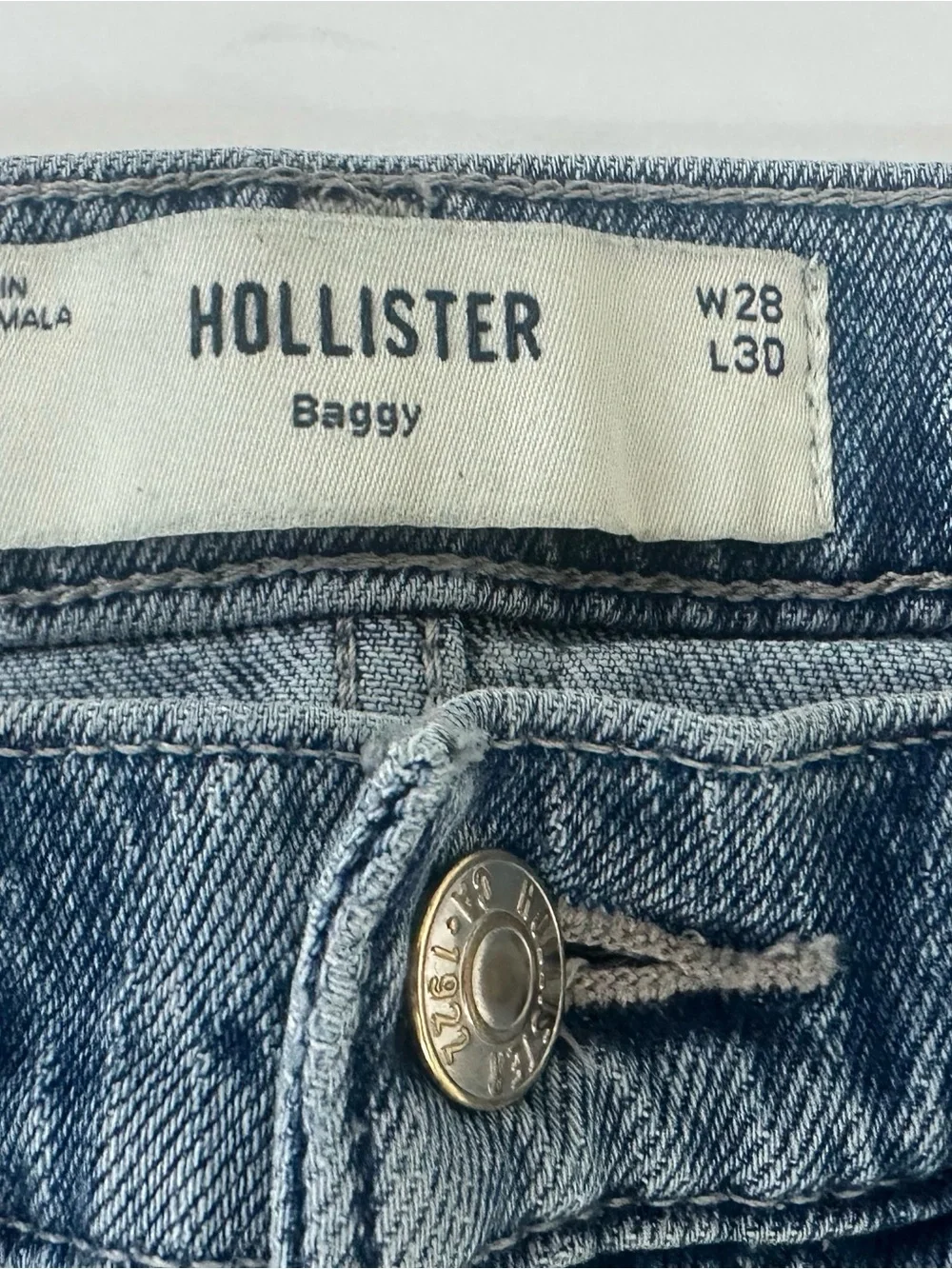 Hollister Men’s Baggy Jeans Med. Blue Wash 28 Waist Wide Leg Comfortable GUC